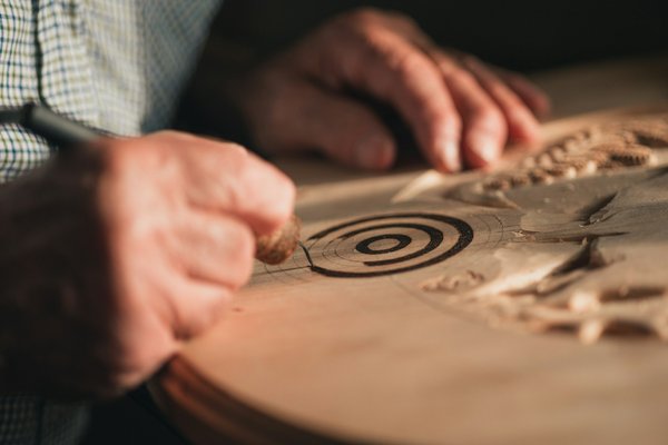Comment découvrir les traditions artisanales en Indonésie sans frais?